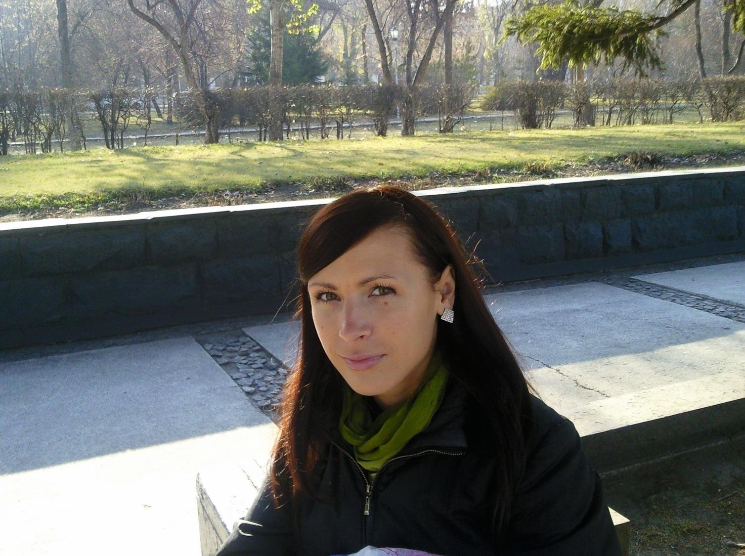 GepiercteBürolady aus Rheinland-Pfalz,Deutschland